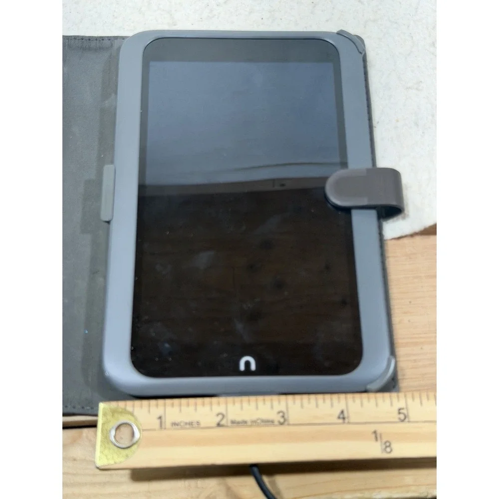 Barnes & Noble Nook HD BNTV400 8GB Tablet eReader With Charger Working Bundle